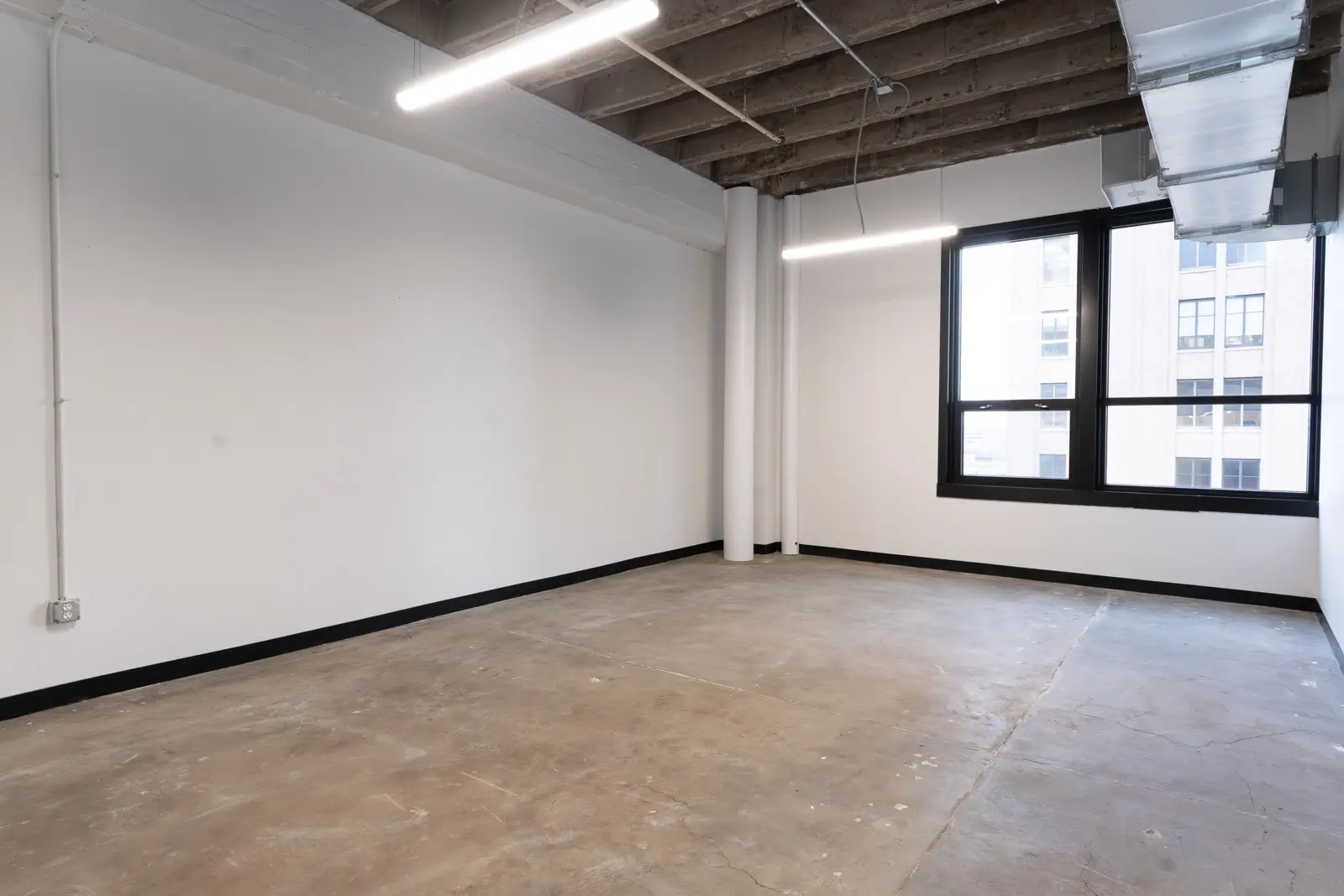 Private office with city views at Elevator Lincoln