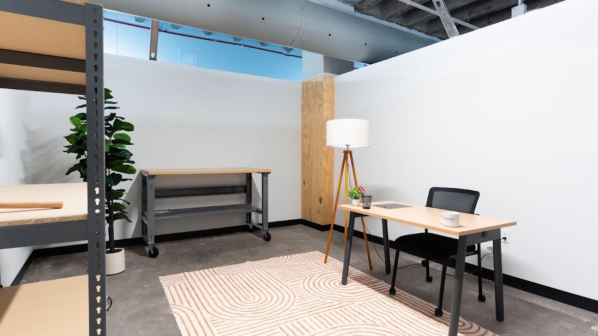 Desk, shelving and room to pack, Lincoln