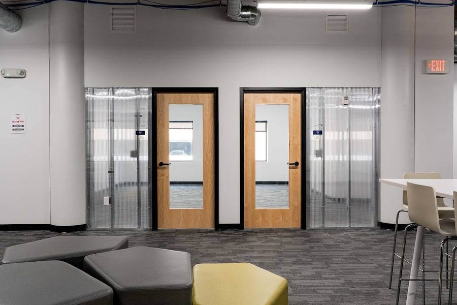 Office row and lounge seating, Des Moines